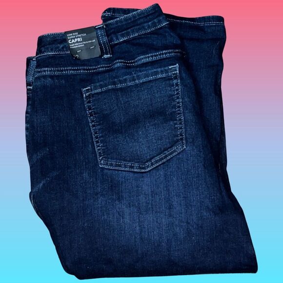 NWT Lane Bryant Low Rise Dark Wash Super Stretch Capri Size 22 #28 - Picture 3 of 5
